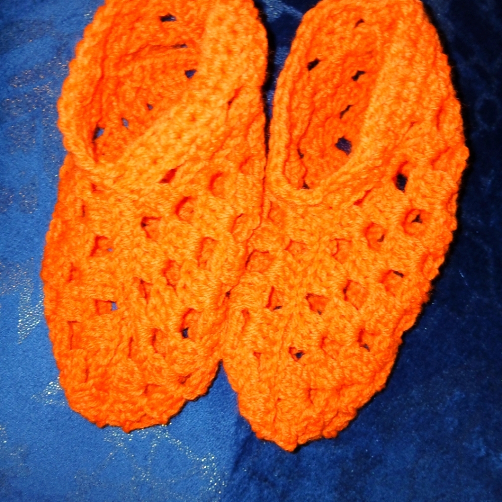 Women's crocheted size 7/8 slippers.  Handmade.